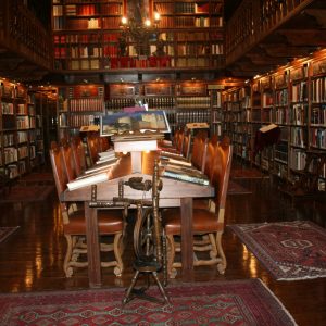 sala de lectura en el museo de bodegas Mocen en Rueda