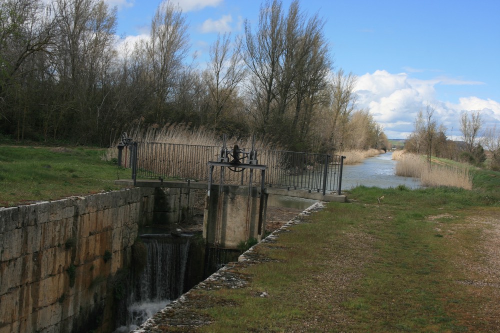Visita la esclusa 39 del Canal de Castilla