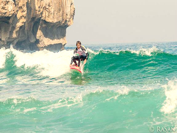 Curso de perfeccionamiento de surf con la Escuela de Surf Arenillas en Castro Urdiales