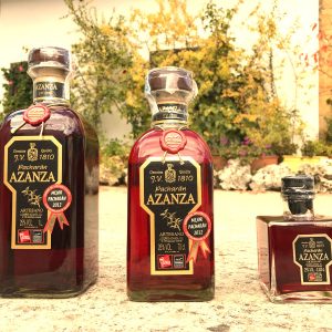 Botellas de pacharan de la Empresa Pacharan Azanza en Navarra