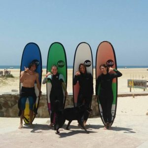 Alumnos en el curso privado de la Escuela Surfer Tarifa en Tarifa en Cádiz