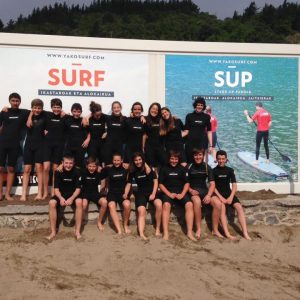 Experiencia surfera con Yako Surf en Deba en Guipúzcoa