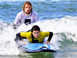 Clases particulares de surf con Surf Yako en Deba en Guipúzcoa