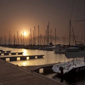Atardecer en Puerto Alcaidesa Marina en la Línea de la Concepción en Cádiz