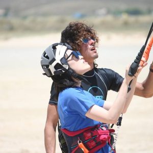 Alumna en el curso privado de surf con la Escuela Surfer Tarifa en Tarifa