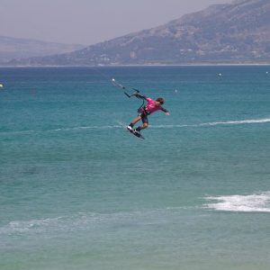 Alumna en el curso privado de surf con la Escuela Surfer Tarifa en Tarifa
