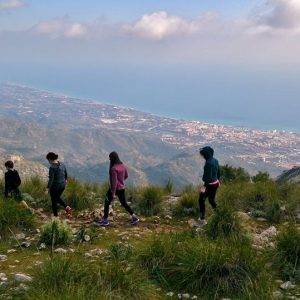 Grupo de senderistas con la Empresa 4 you en Marbella