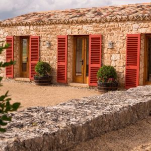 Pabellón en la Finca el Cercado en Baltanas en la provincia de Palencia en Castilla y Leon