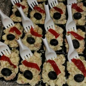 Tapas de ensaladilla rusa en el restaurante las Acacias en Cisneros en la provincia de Palencia