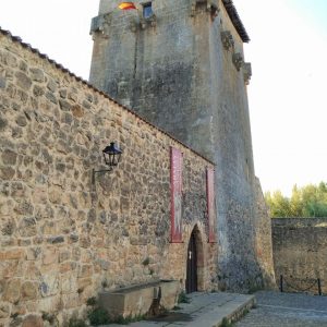Fachada del Torreón Fernán Gonzalez en Covarrubias