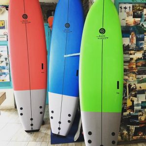 Tienda de Surf School Mallorca para alquilar tablas de surf en Mallorca
