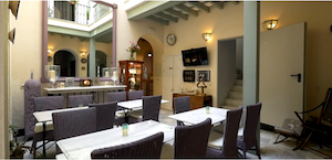 Panorámica del patio en la Fonda Barranco en Jerez de la Frontera
