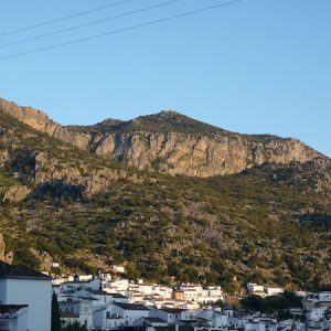 Vista de Ubrique y de las montañas en la provincia de Cádiz