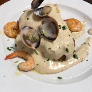 Plato de almejas casero del Hotel Fuente del Pino en Olvera