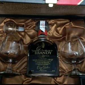 Caja de Brandi de la Bodega Cruz Conde en Montilla