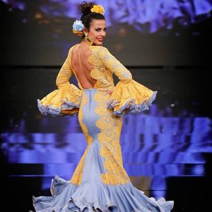 Vestido de flamenca con Sara de Benítez en Palma del Río en la provincia de Córdoba