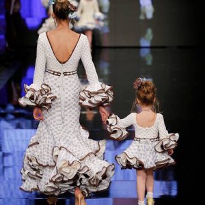 Vestidos de flamencos con Sara de Benítez en Palma del Río en la provincia de Córdoba