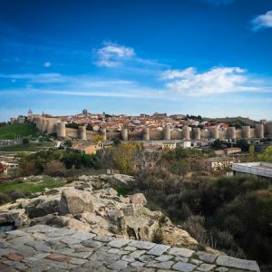 Vista de las murallas de Avila desde la lejanía