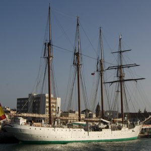 Barco Escuela Juan Sebastián Elcano amarrado en el Puerto de Cádiz