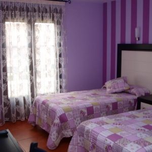 Bonita habitación del Hostal el Apostol en Frómista