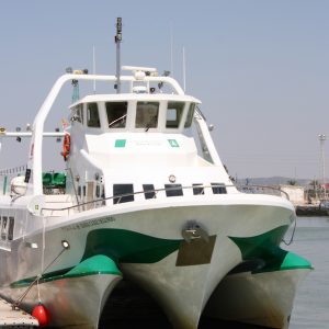 Catamaran en el Puerto de Santa María en Cádiz