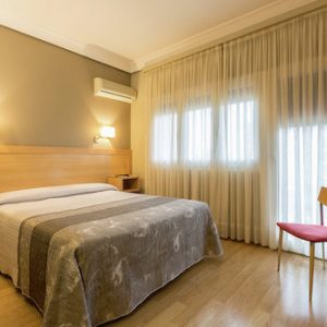 Habitación individual en el Hotel Santa María en Tudela en la provincia de Navarra