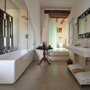 Baño completo en el Hotel V Vejer de la Frontera en la provincia de Cádiz