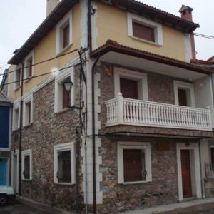 Fachada de la Casa Rural Casan en Velilla del Río Carrión
