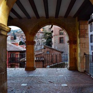 Vista de la Plaza Mayor en Albarracin en Teruel