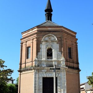 Fachada de la Ermita del Cristo de las Batallas en la provincia de Valladolid