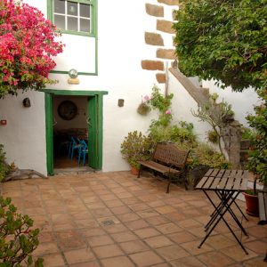 Entrada a una de las casitas del Sitio el Hierro en El Hierro