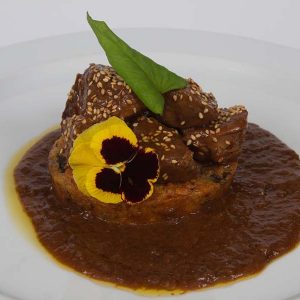 Plato casero del hotel Oasis en Jerez de los Caballeros en Badajoz