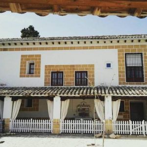 Fachada del alojamiento rural San Juan Bautista en Cazorla en la provincia de Jaén