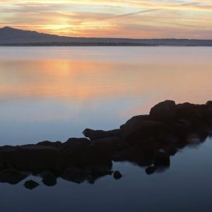 Vista del embalse de Santillana en Manzanares el Real en la provincia de Madrid
