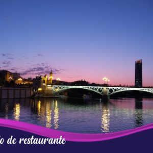 Anochecer en el barco Miarma dos en Sevilla