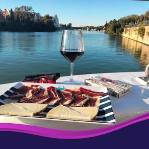 Aperitivo en el barco Miarma dos en Sevilla