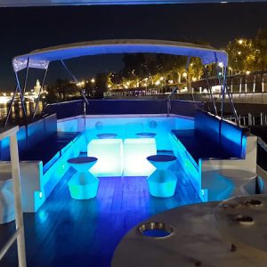 Puente en el río Guadalquivir en Sevilla