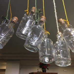 Botellas de vidrio de la feria del aceite fresco de Cabra en la provincia de Córdoba