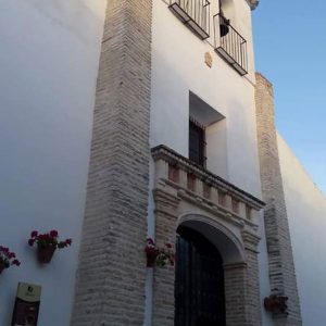 Fachada de la iglesia San Juan Bautista del Cerro en Cabra