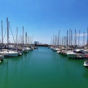 Embarcaciones de recreo en Puerto Sherry en el Puerto de Santa María