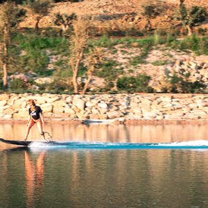 Alumna haciendo Jetboard en Getxo en la Costa Vasca con la empresa Fangaloka experience