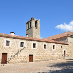 Fachada de la abadía de Santa María en Burgohondo