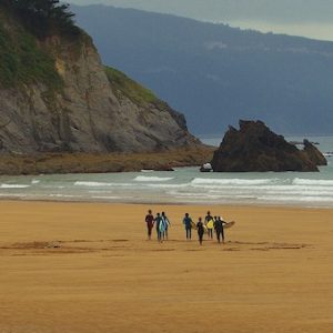 Alumnos en la Playa de Laida en Mundaka