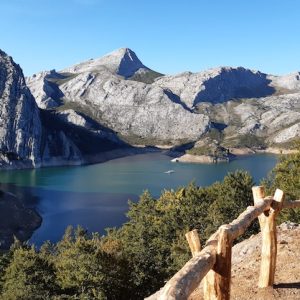Vista del embalse de Riaño desde un mirado