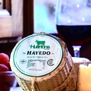 Vista del queso Huertona de Benia de Onís en Asturias