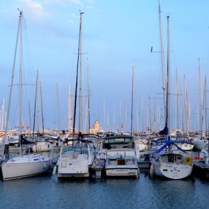 Barcos en Puerto Sherry en el Puerto de Santa María
