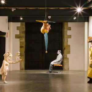 magen de la exposición los artefactos en la Torre de Don Borja en Santillana del Mar en Cantabria
