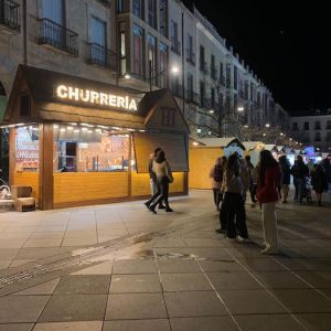 Vista de una churrería en en la Plaza Mayor de la ciudad de Avila en Castilla y León