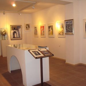 Vista de un sala del museo Antonio Quintana en Iznájar