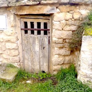 Vista de la bodega más antigua de Mucientes en la provincia de Valladolild